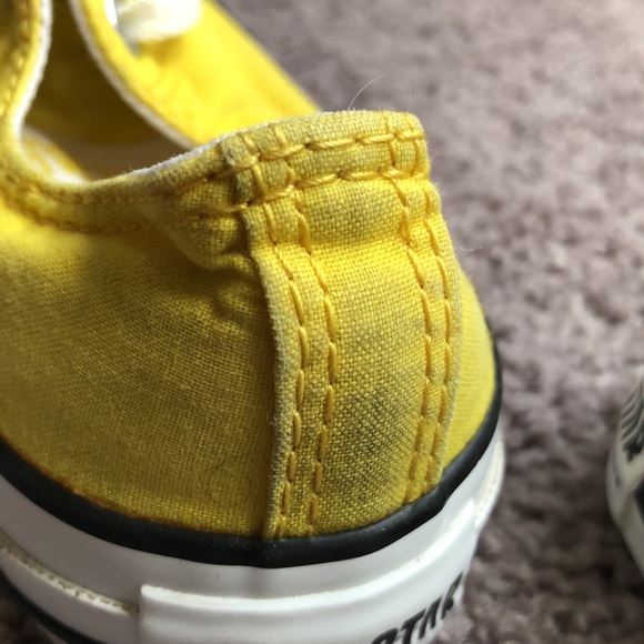 Converse Chuck Taylor All Star Low Sneaker in Yellow, size 6 - Picture 5 of 5